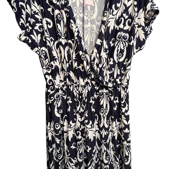 NWOT Navy and White Flirty Pink Brand size 2X 44”from shoulder to hem. - Picture 2 of 6